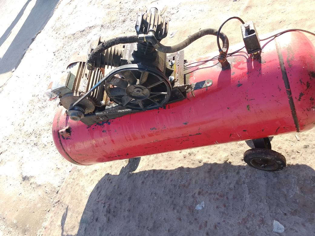 كمبريسرات واحد كهرباء حجمة ٢٥٠  وثاني بانزين حجمة ٢٠٠ للبيع ثنينهن
الكهرباء ب٢٥٠ الف وبانزين ب٢٠٠ مكاني  بغداد الطالبية 
*********** بغداد, العراق
