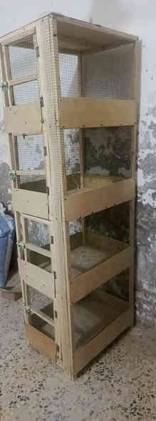 قفص للبيع ارتفاع مترتين اربع خانات كل خانه ارتفاعها 50 والوجه 50 والنزال 60 جديده صير مال دجاج ومال حمام سعره 40 مكاني حي الجهاد ***********
