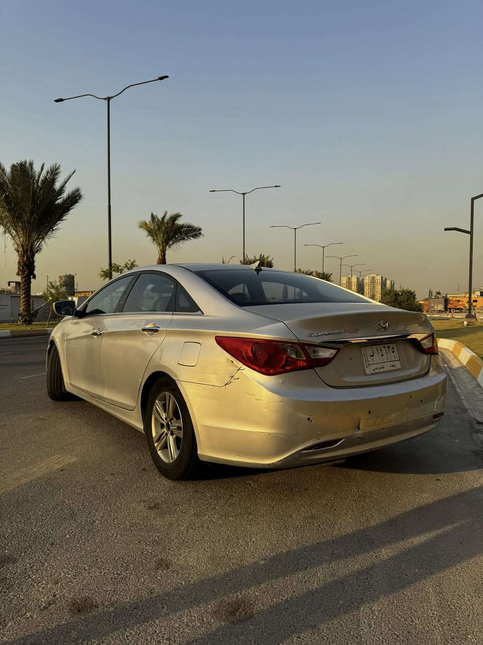 السلام عليكم
هونداي سوناتا موديل 2014 خليجي
محرك  2000 دوش 
 ماشيه 158 الف كير محرك كفاله كهربائيات 
شاشه كاربلاي 
تبريد قطعتين ثلج 
السياره مثل مموضح بلصوره بيهة جاملغ امامي عكس السايق مطخوط ومامعدل بسبب عدم التفرغ 
وبيهة الباب خلف السائق معدل 
ولسيارع بيهة شويه جرادات 
رقمهة بغداد بأسمي
داخلهة نضيف جداً فقط كشن السايق 70%
السياره رايدهة 120 وبيهة مجال ان شاء الله 
التواصل على الواتساب 
***********
العنوان بغداد حي الجهاد
