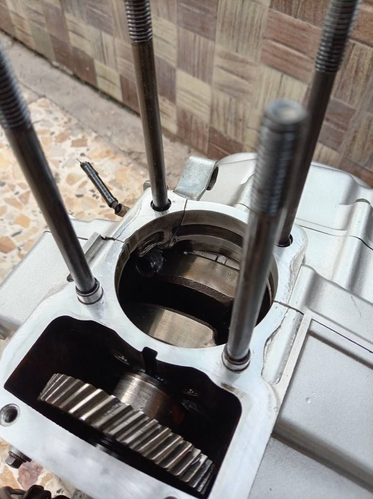 سلام عليكم طابوكه محرك نامه شلامجه أيراني مالدراجه نامه موديل 22 بلاديه الكرنك لاطش ومفطور ضارب الفشكه الكير شغال كلشي شغال محرك بعده جديد وبلادي ايشي مامبدل بي وكور هستوني مشتري جديد شديته يوم واحد وفتحته بعده جديد هوه ولفاته وقبق  الفيلس مالمحرك البلادي ابيعهن كلهن الطابوكه والقباقه والكور مو تجيني تكلي يشتغل مفطور تصلحه ماتصلحه انه بايعه تفصيخ سعرهن كلهن الطابوكه والقباقه والكور سعرهن 65 مكاني العماره حي الحسين جديد هذه رقمي *********** واتساب راسل عمارة, ميسان
