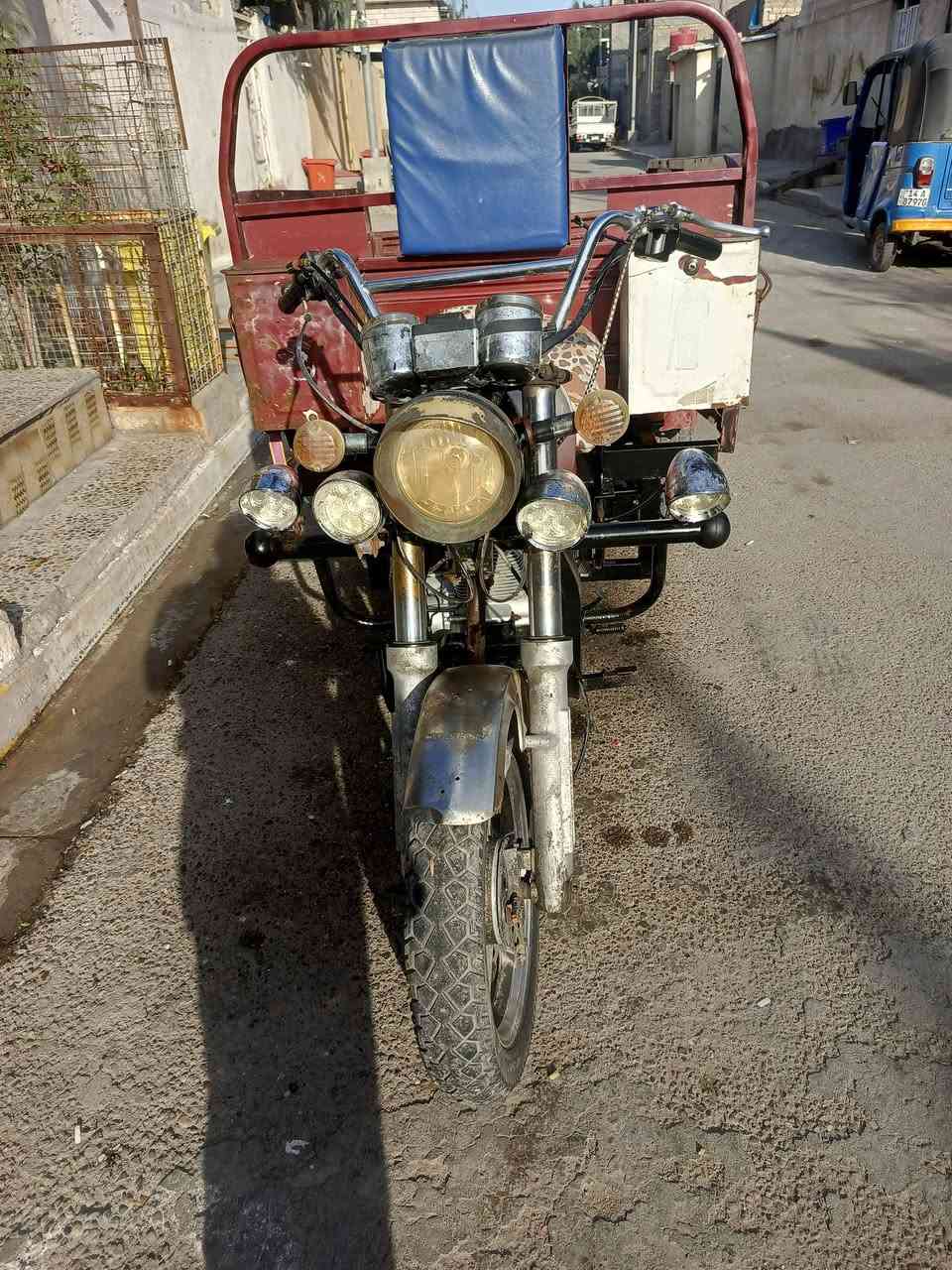 السلام عليكم 
ستوتة كربلائية اوراق أصولي موديل 21 العنوان البصرة حي الحسين شارع السيد والسعر مليون 600 رقم التلفون ***********
