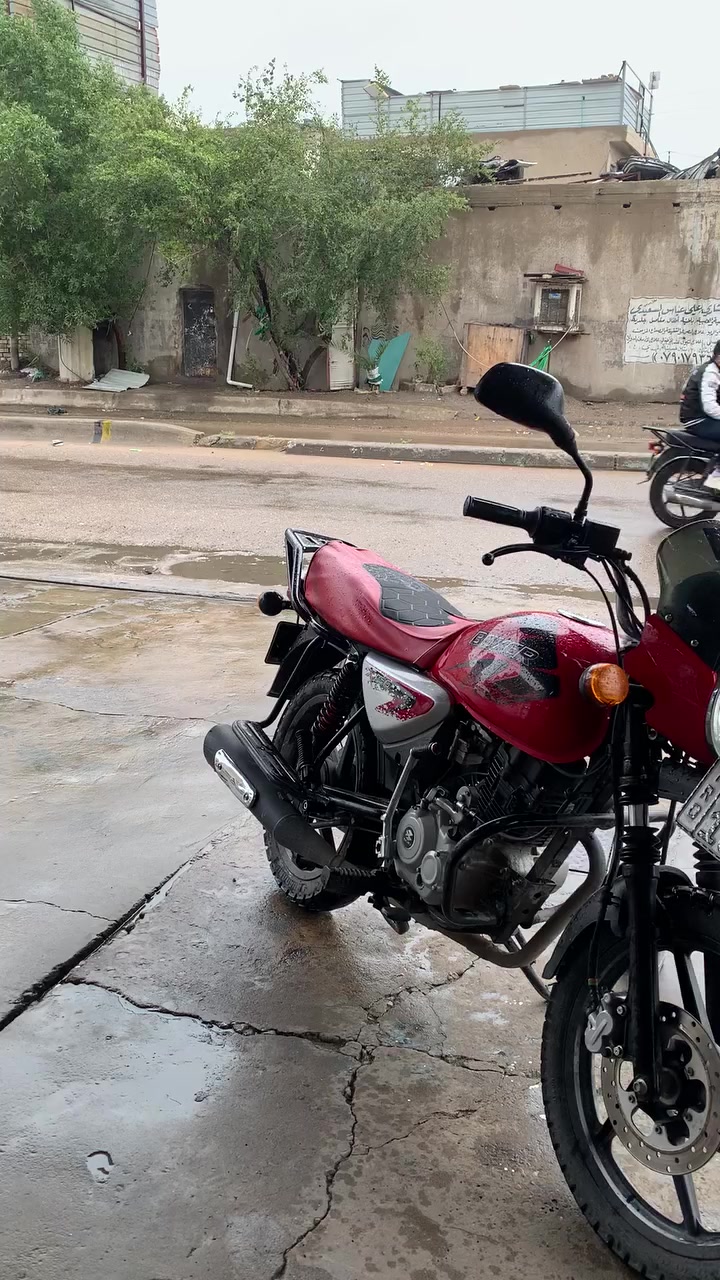 السلام عليكم
بوكسر موديل 2021 نازلة بشهر 12 
مرقم بغداد تحويل ثاني يوم 
الدراجة ما مشتغلة دليفري الله شاهد الدراجة استعمال شخصي ماشية 23 محرك ما مفتوح الدراجة خرسة 

السعر 2500 وبي مجال

***********
