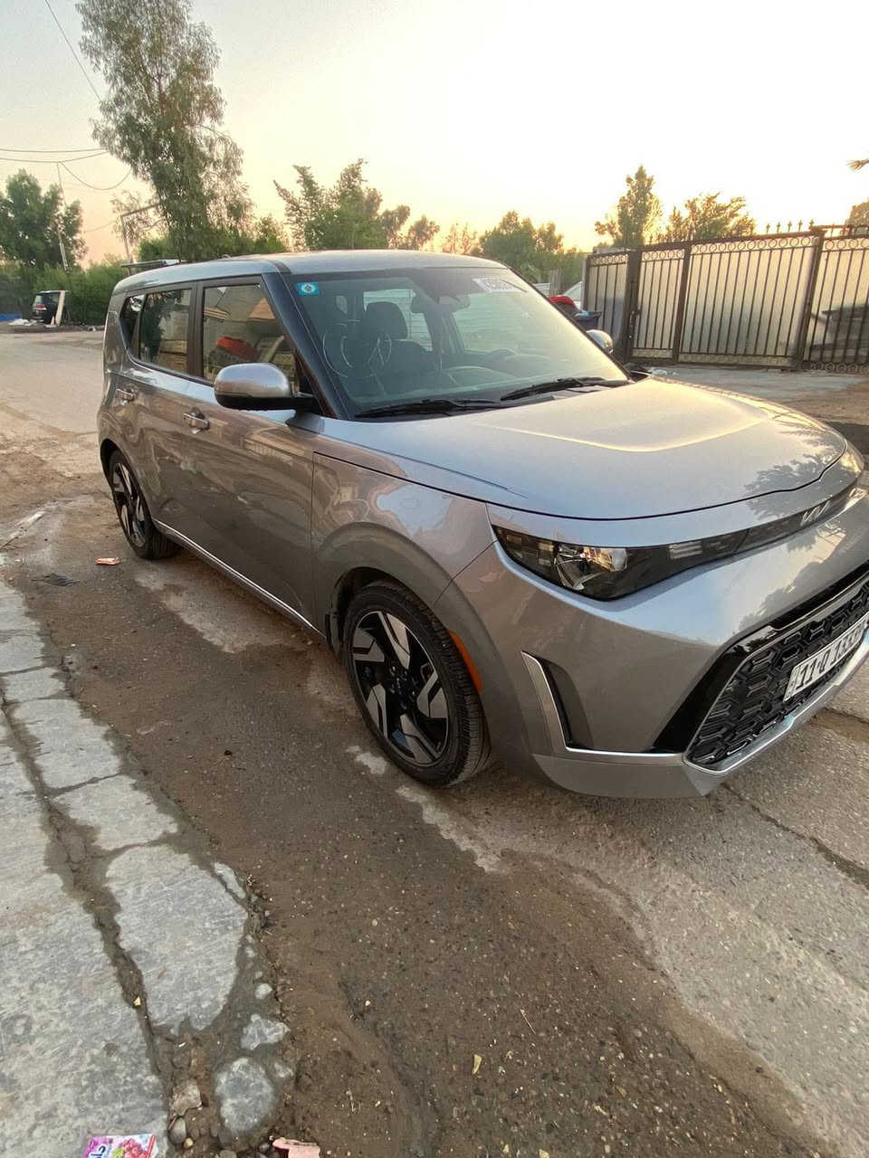 كيا صول جيتي لاين 2023
اعلى فئه بصول 
حادثها مرفق مع الصور 
ماشيه حالياً 48.000 قابل للزياده
محرك 2000 دوش
مواصفاتها
1-شاشة ديجيتال
2-ايقاف ذاتي
3-تحديد مسار
4-مانع انزلق aps
5-مود القيادة الالية الذكية 
6- غرفه جلد
7- بصمه 
8- تشغيل عن بعد 
9- اشاير مري 
10- استيرن جلد حرف D
11- فتحه
12- رادارات وحساسات من كل الجوانب
13-فتحة سقف

وباقي المواصفات المعروفة  جيتي لاين
السياره مرقمه بغداد 
مكان السياره بغداد.  ***********
