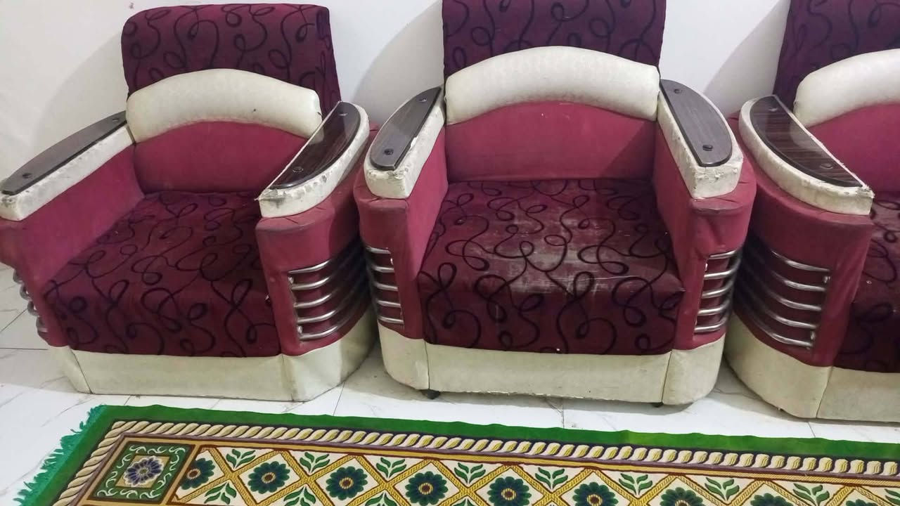 تخم مستعمل عوزه ترتيب 4 قطع سعره ب 75 وبي مجال  ***********
