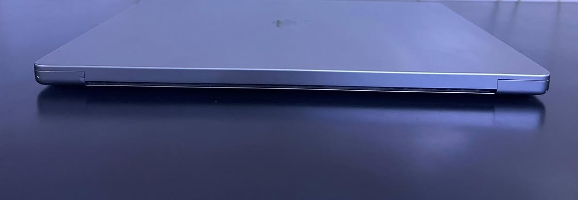 MacBook Pro 2021 M1 Pro 16” 

Ram 16 | SSD 500 

Battery 86 - Cycle 472

 البقع تظهر باللون الاسود داخل الخلفية البيضاء فقط وغير مؤثرة على الدقه و ماراح تسبب مشكلة مستقبلًا 

***********
