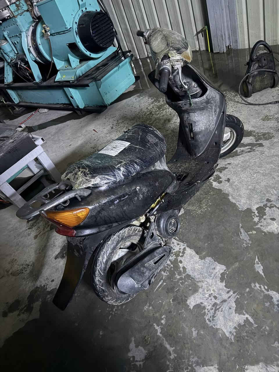 سلام عليكم دراجه عصفوريه سلف وهندر مكاني بغداد مدينه الصدر سعر 125رقم الهاتف ***********
