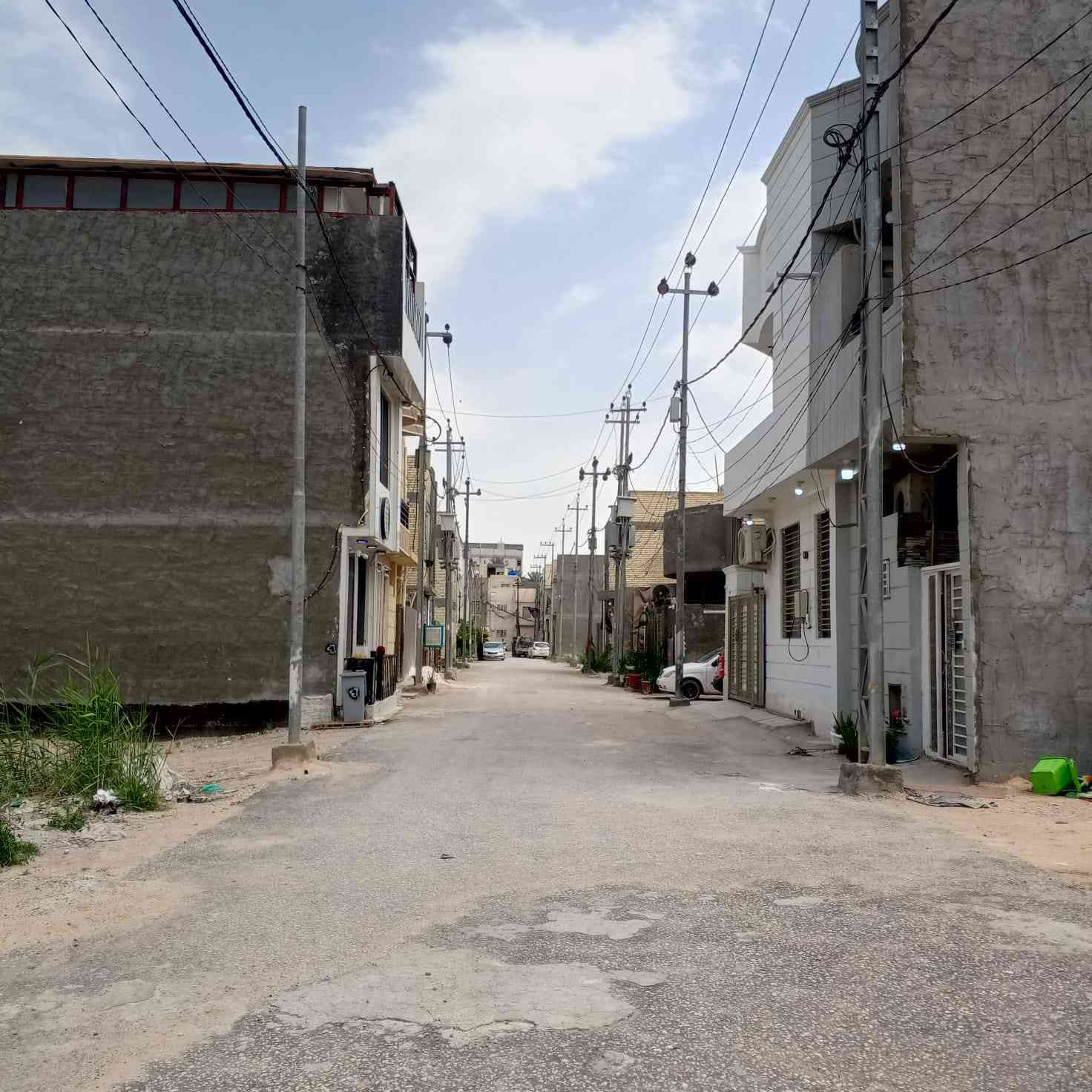دار للبيع مع مشتمل معزول الروضتين الزريف كافة الخدمات عرض الشارع 8م مساحة البيت 109م سند 25 الشراي اخوان يتصل ***********
