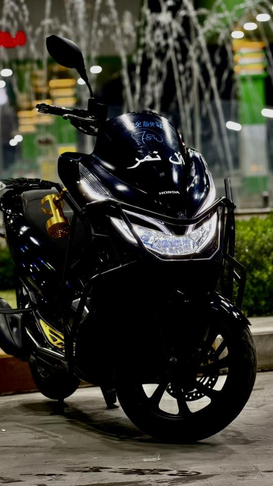 Pcx 150 جيل ثالث
الدراجة وارد يابان ملاحظة جداً مهمة يعني مو ياباني اصل فقط محرك ١٥٠ و ستان كهربائي
الدراجة خير من الله شلعة و معدل 
مزود عليها درعع 
ستان موبايل
دوسات ذهبية
دوسة ستان الكهربائي
يده ستيرن
كشن تغليف
سيبايه رياضي
السعر خاص لو خابرني جوه السوك والله بس محتاج ***********
