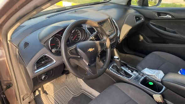 شوفرلية كروز 2019 
رقم ذي قار بأسمي 
مكينه 1400 تيربو 
ماشيه 99 الف 
مواصفات عاديه 
بيها جاملغ وبنيد 
السياره مكينه وكير وحداديه وتخم تاير وتبريد كله جديد   
*********** سعرها 92وبيها مجال
