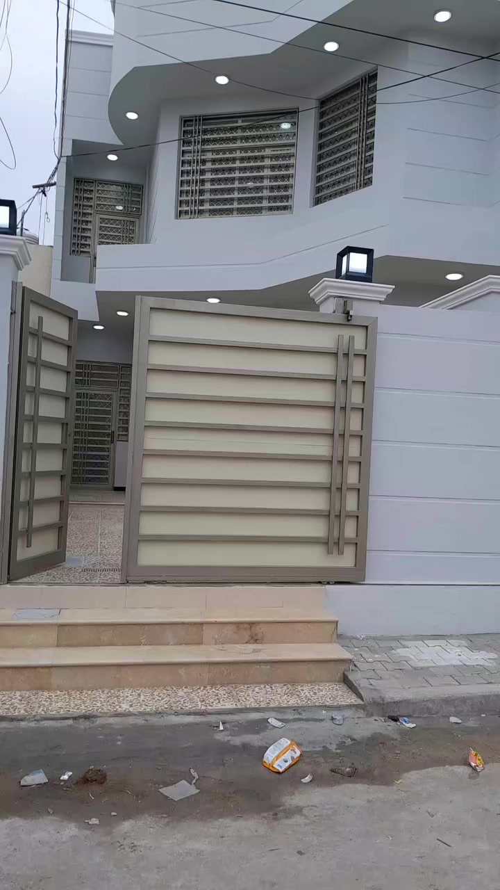 🏡 للبيع – بيت سكني مميز 
يبعد ٥ كيلو عن الامام
٥٠ متر عن كيات حي العامل 
📍 الموقع: حي الأمير / الثانية
🔹 المساحة: 125 متر
🔹 الواجهة: 6.25 متر
🔹 البناء: حديث – طابقين – تصميم عصري
✨ تفاصيل البيت:
🔸 الطابق الأول:
غرفة نوم
مطبخ
صالة
استقبال
صحيات داخلية وخارجية
مناور عدد 2
🔸 الطابق الثاني:
غرفتين نوم
صالة
صحيات
💰 السعر: 198 مليون (قابل للتفاوض)
📞 للاستفسار:
اتصال أو واتساب: ***********
