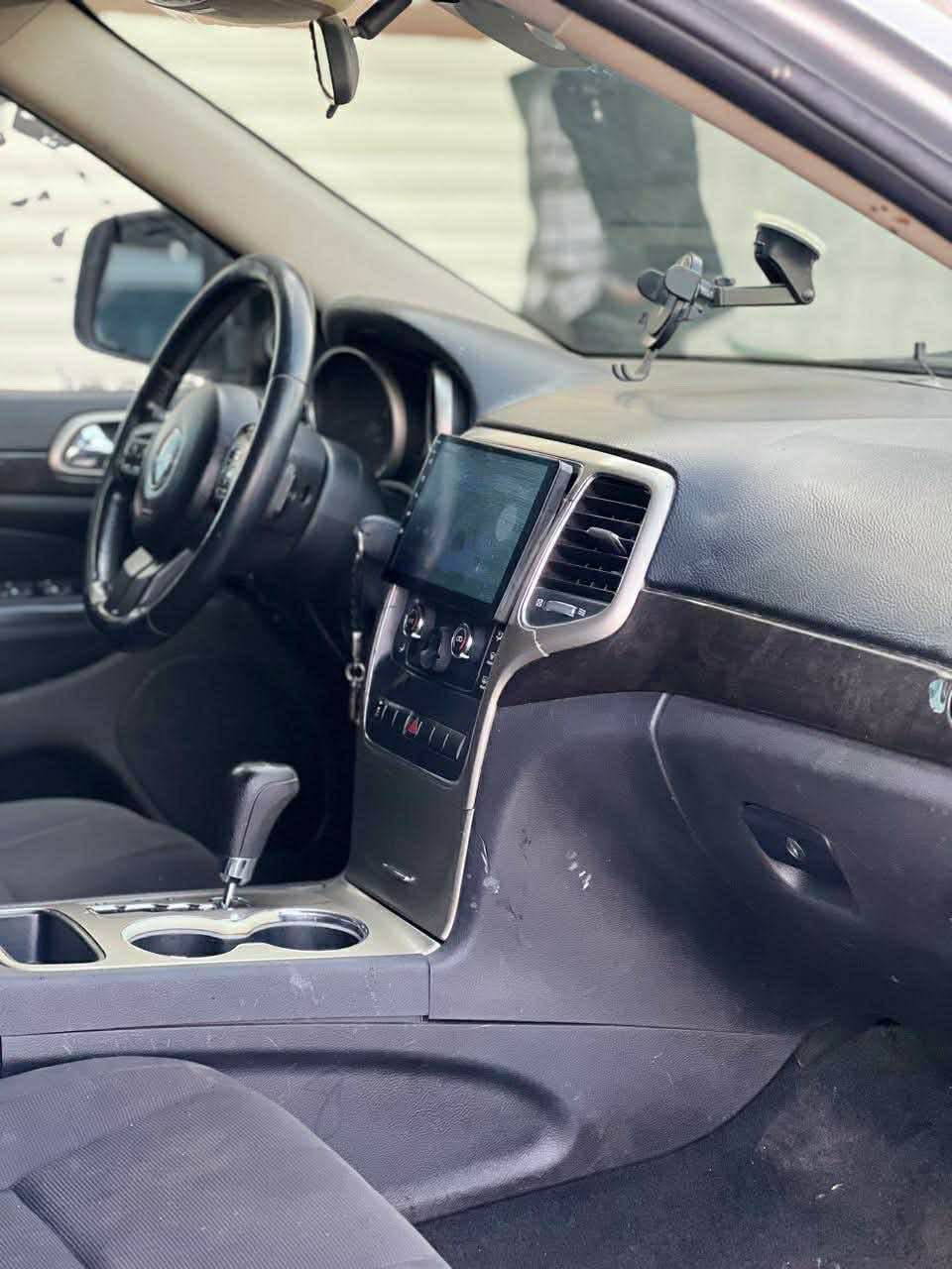 Jeep laredo

بڕاوە بڕاوە
2012
کامل کراوەتە 2018
سیارەکە بێ مەسروفە 
کامل جاهیز هەموو گیانی بەشەرت
گێڕ و مەکینە بە شەرتی ١٠٠ فیتەر 
شوێن :ڕانیە
*********** رانية, السليمانية
