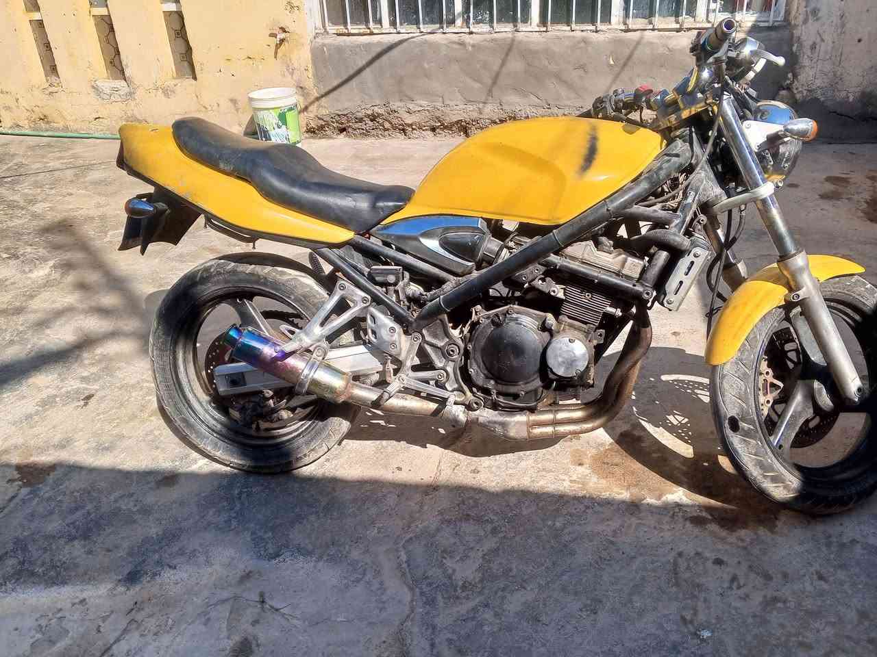 السلام عليكم شباب باندا كريستال كل شي ما بيها بيها بستم واحد وقف وضرر الماكينه هسه بسث يشتغلن وواحد واقف كل شي ما بيها الدراجه لا عداهن طلبوا عليها 100,000 وما عندي اسويها فذبيته بالبيت والدراجه شوفه عينكم حلوه مرتبه اقفل لك اياها من سرقه بس الدراجه بدون اوراق نتكاتب عليها حتى لو مراوس بقير حسب القناعه السعر 500 وبيها مجال للطيبين للتواصل%***********%
