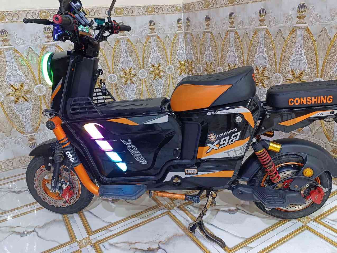 السلام عليكم 
دراجه شحن x900 جديده كلش 2026 بيها 6 بطاريات مو 5 حجم 33 امبير كامله كهربائيات اشاير هورن لايت وياها شاحنه رقميه الاصليه درجه مفوله وما ينقصها شي وجديده كلش وكامله ملحقاته ووصلها موجود الدراجه مكفوله من كلشي  مكاني بصره ابو الخصيب بالعوجه اللي تفيده يراسلني واتساب وبخدمه
*********** ابو الخصيب, البصرة
