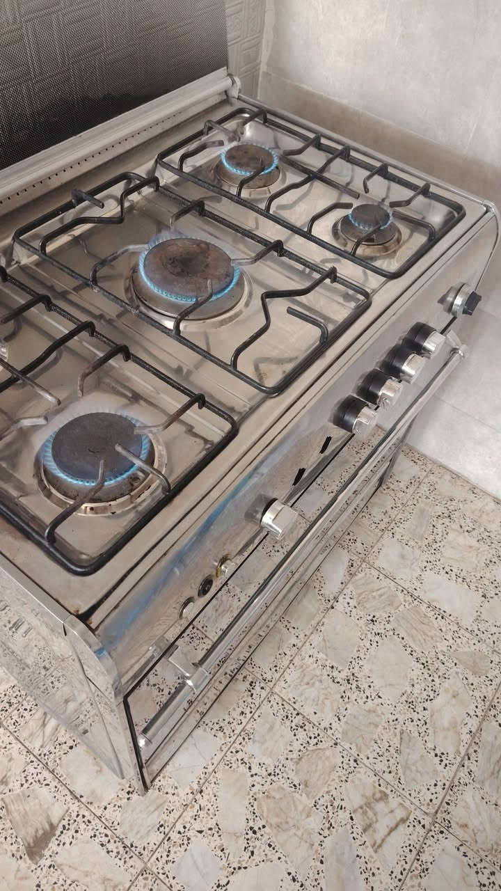 جطباخ يونيفرسال نظيف جدا خمس مشاعل كما موضح بالصورة وفرنه نارة كلش زينه واستخدام الفرن جدا قليل
ب١٥٠ بي مجال كلش بسيط


**إذا كنت صاحب هذا الإعلان وتريد حذفه لأي سبب، رجاءا أرسل رسالة إلى الدعم الفني**