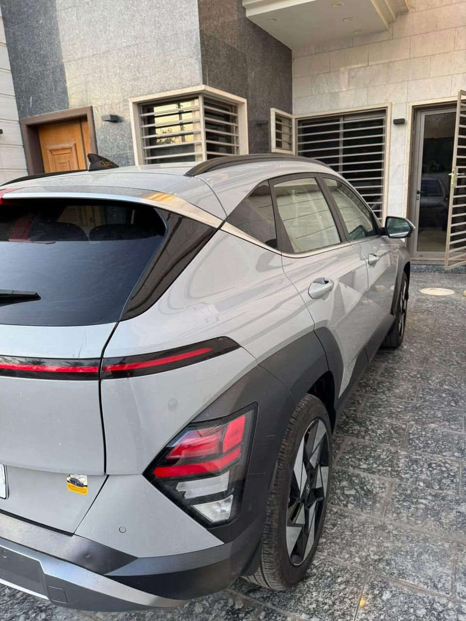 السلام عليكم
للبيع هيونداي كونا 2024 Limited
فول مواصفات  vip – ماشية تقريبا اقل من 15 الف ميل

سيارة فول مواصفات لمتد تجي ٥ كامرات وبانوراما وتشغيل تقدم وترجع بالسويج نظيفة كلش اي نقص مابيها وحادثها كلشي بسيط 

المواصفات:
 • تشغيل عن بُعد + تدفئة وتبريد الكشنات
 • رادار قيادة ذاتية
• فتحة سقف بانوراما
 • تفتح إشارة تشتغل كاميرا
 • كاميرات محيطية 360 درجة
 • حساسات أمامية وخلفية
 • كاربلاي – أندرويد أوتو – شاشة لمس حجم كبير
 • بصمة تشغيل ودخول ذكي
 • نظام تثبيت السرعة الذكي
 • تبريد وتسخين
 • دعامية بلادية
 • قَبق جنطة مبدل أصلي فقط (القديم موجود)

ملاحظة: الحادث فقط قَبق جنطة، بدون أي ضرر هيكلي أو تأثير على السيارة

مرقمة بغداد

السعر 196$
ويوجد الدفع بالاقساط للموظفين
سيارة ماتتفوت اعلى مواصفات الvip بالكونا
للاستفسار أو المعاينة:
الموقع: بغداد – حي الجامعة
رقم الاتصال: ***********
