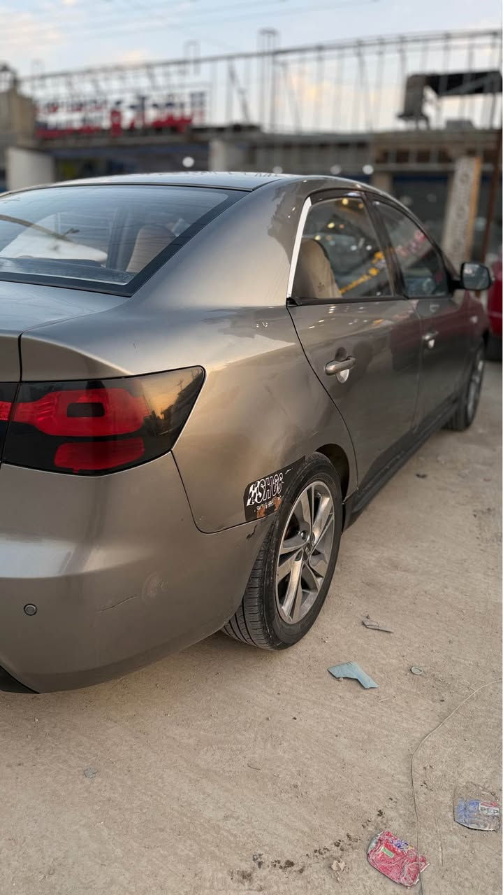 كيا فورتي 2013 
محرك 2000 دوش بي صوت خشن المحرك بدون تنقيص بدون تبخير 

عليها منظومة غاز 50 لتر 

رقم ذي قار تحويل مباشر 

بدون صبغ بدون تبديل فقط بارد في الباب السائق والجاملغ جهة السائق والصندوق 

شاشة تاب كامرة 

مرايات شفط واشارة بالمراية

كشنات جلد 

السعر 90 وبيها مجال 

 بي وتساب ***********

مكان السيارة ذي قار قضاء سوق الشيوخ 

#فورتي سوق الشيوخ, ذي قار
