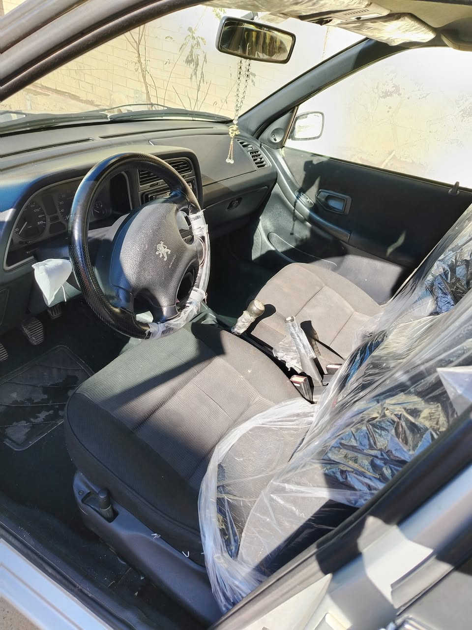 السلام عليكم بيجو للبيع موديل ٢٠٠٢ رقم كركوك مشروع وطني   كير محرك صدر تبريدكله بالشرط السياره بيه صبغ صفحة السايق فقط شخوط جاملغ الخلفي معجون قليل والباقي مكفول السياره على وضع الشركة سويج الشركة مامستخدم موجود بالسياره مكاني كركوك السعر 60 وبيها مجال الرقم
 ***********
