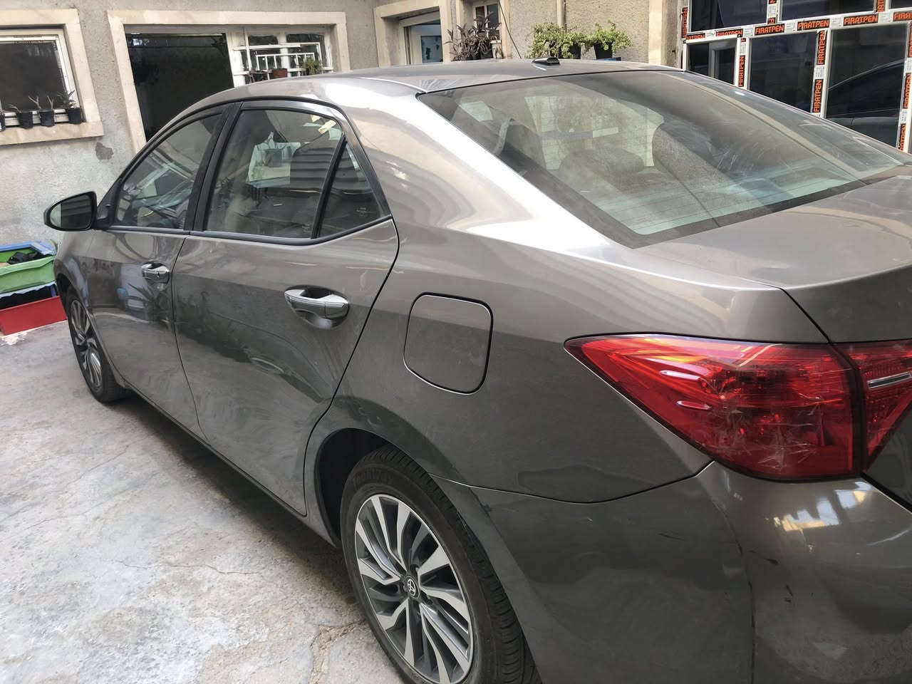 كورلا 2017 xle
فول مواصفات رادار فتحة 
بصمة تدفئة كشنات 
تسخين مري 
ماشية 150 ميل 
ضرر قطعتين جاملغ وبنيد بدون دواخل بدون ايرباك
السعر 143 وبيه مجال بسيط 
العنوان بغداد
رقم الهاتف ***********
