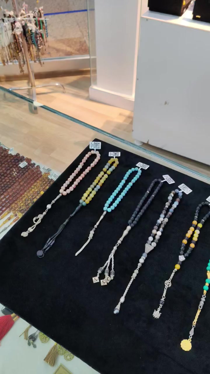 سبحات حجر الطبيعي حلو و تحفه الآن موجود في ايليت كوليكشن للتواصل اضغط على علامه واتساب و نحن بخدمتكم


**إذا كنت صاحب هذا الإعلان وتريد حذفه لأي سبب، رجاءا أرسل رسالة إلى الدعم الفني**