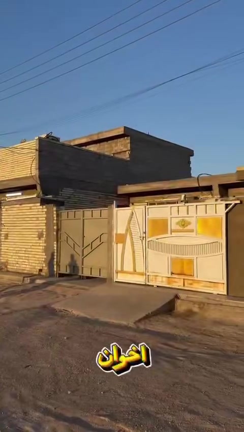السلام عليكم دار للبيع مساحة ١٠٠ فقط بدون ستقبال زراعي سند٢٥ خدمات كاملة السعر ٣٧بي مجال قليل تفاصيل داخل الفيديو مكان معامل شارع رظا عويد متواجد فيس وتساب ***********
