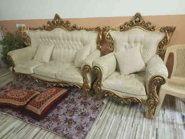 معرض البركه
يوجد لدينا تخم ملكي نضيف يرادله اشويه ترتيب السعر 400 كاني كرده شارع مستشفى شهيد جزى ***********
