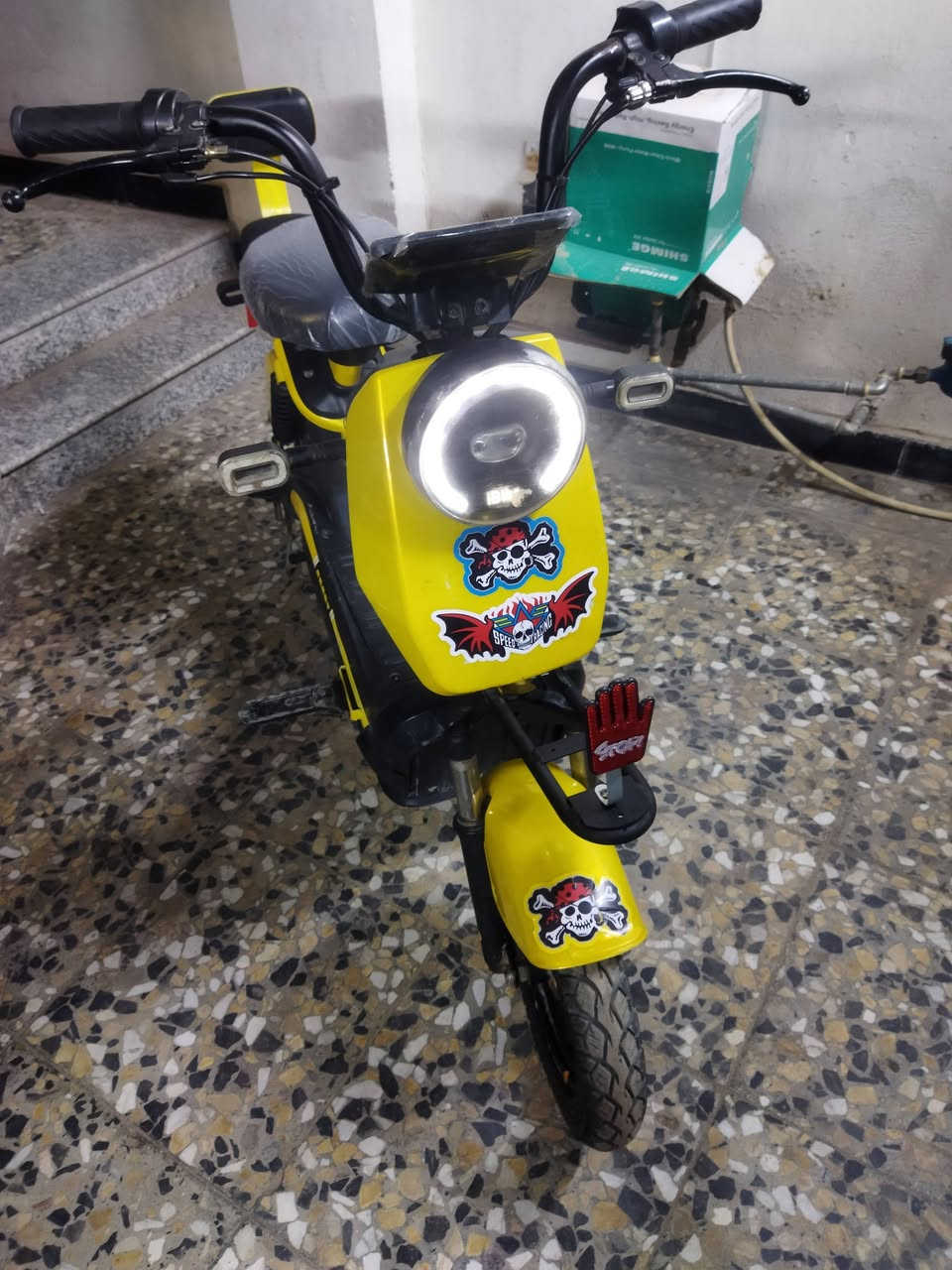 السلام عليكمدراجه حجم 14
نضيفه 
4بطاريات بحاله جيده 
شاحنه اصليه 
لايتات بكلايت كله شغال
تايرات جدد
بريكات مضبوطه 
كشن جديد 
عارضهه 225
هذه رقمي ***********
مكاني الامين الثانيه
