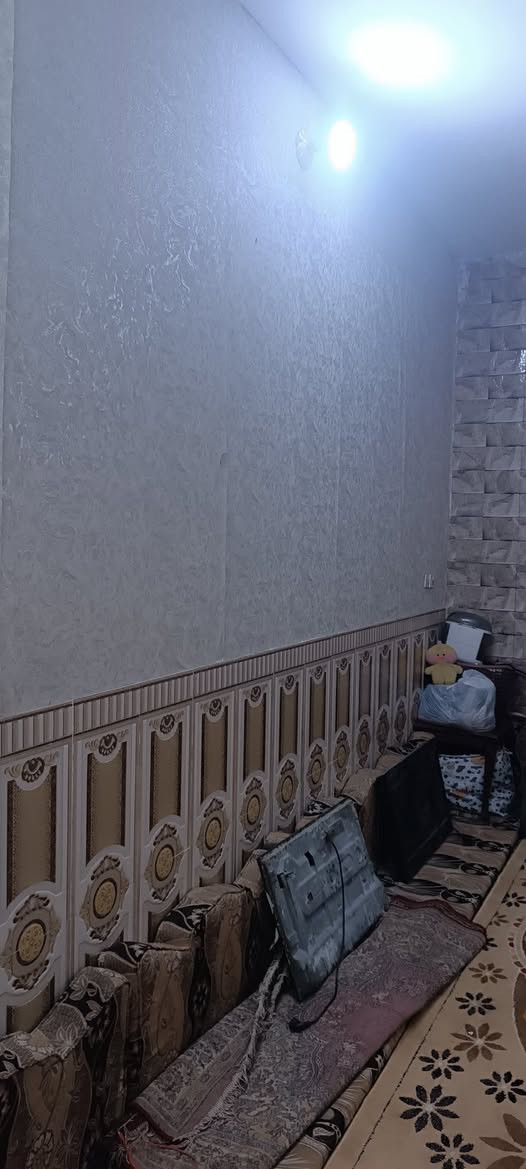 السلام عليكم 
معروض للايجار نصف دار امامي نظيف في منطقة سومر قرب مالك للتبريد 
يحتوي على 
استقبال وصاله وغرفه ومطبخ وصحيات داخلية وخارجية 
للاستفسار الاتصال واتساب ***********
مكتب المدار الذهبي للعقار
