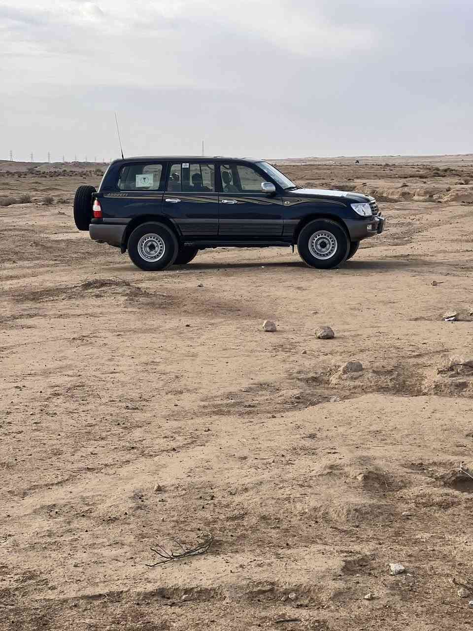 لاندكروزر مونيكا موديل98  اصل فول موصفات لون نيلي رقم نجف مميز محر ك نضيف تخم تاير بالون جديد تبريد شغال كهربائيت كله شغاله محرك 6 عدل بسمي تحويل ثاني يوم سعر145وبيه مجال قليل***********
