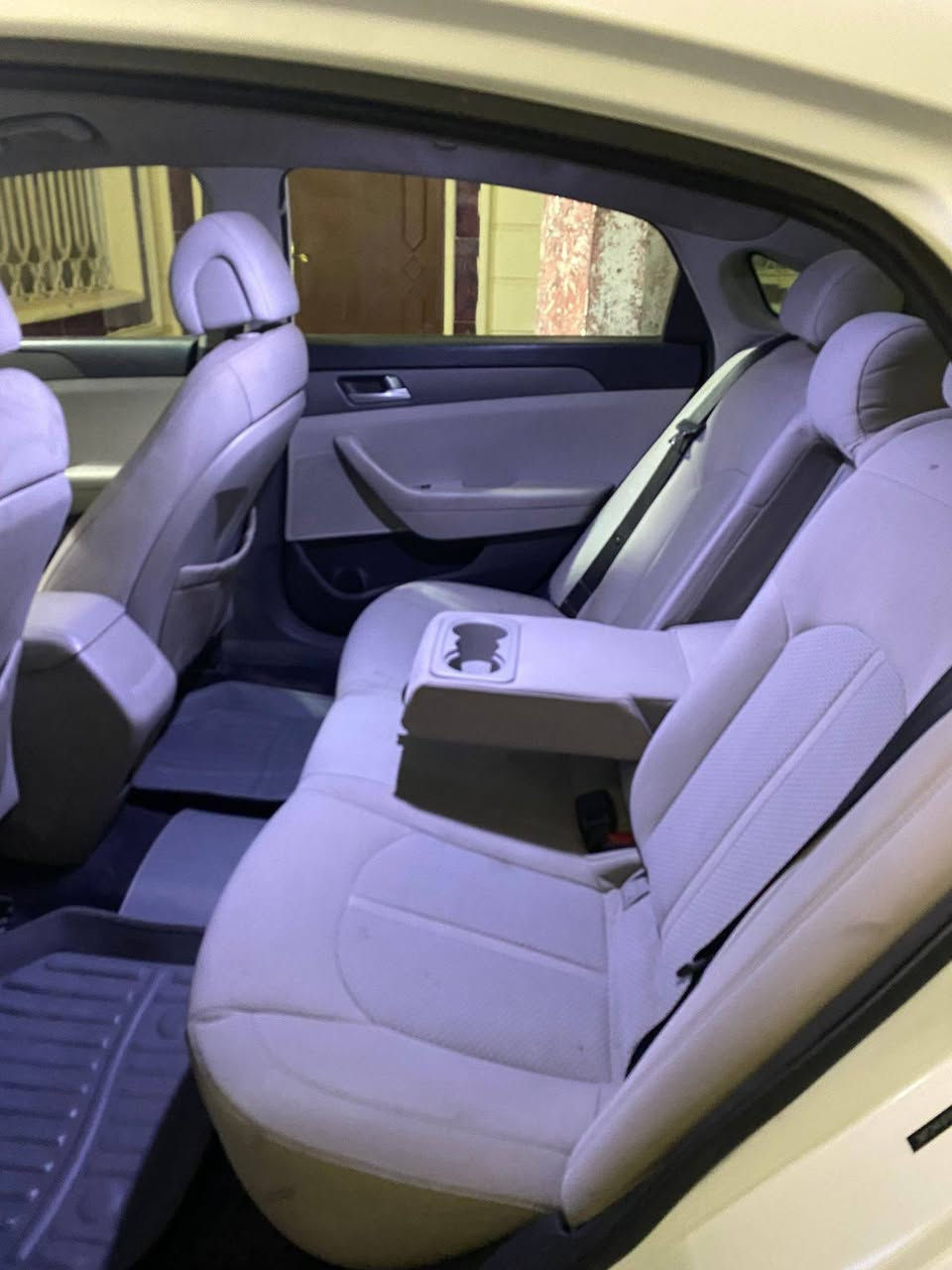 السلام عليكم 
سوناتا 2015 وارد امريكي للبيع للبيع. 
مكينه GDi 2400 حقن مباشر 
ضررها جاملغ وبنيد فقط. 
السعر: 120 ورقه وبيه مجال. 
للأستفاء الاتصال على الرقم: 
‏‪***********‬‏
