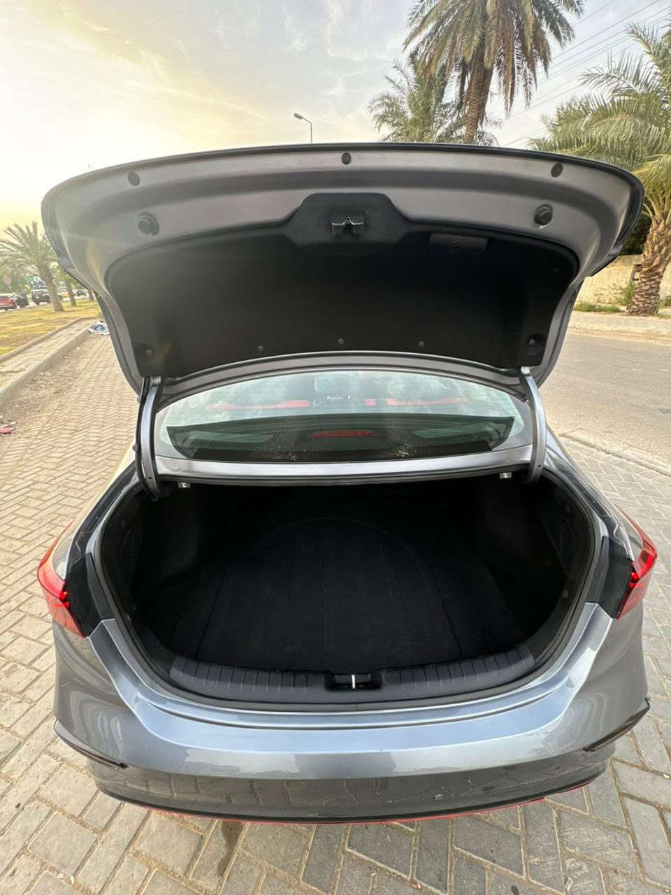 السلام عليكم. كيا فورتي موديل ٢٠٢٠ وارد كندا. محرك 2000.فتحه سقف ويل كب حجم 17  لايت Led فراشه بك لايت شمعه. شاحن بلوتوث. داخل جلد وشامواه وكاربون اسود. كشافات أماميه عدسه. إشارات المرايات الجانبيه. ترايش الأبواب نيكل. رادار أمامي. تحديد مسار. مانع انزلاق. رادار نقطه عمياء المرايات الجانبيه. هيترات كراسي الاماميه.. ثلاث انظمه قياده. ستيرن جلد مع تدفئه بالستيرن.   . قطعتين تبريد أمامي وخلفي.  شاشه اندرويد. بروجكتر عدسه. ماشيه 60000 قابل للزياده حادثها بنيد ودعاميه فقط بدون دواخل ايرباك برده  طاك .    للإستفسار الاتصال *********** علما اني مكلف بالنشر اي استفسار الاتصال على الرقم وبي واتس اب

