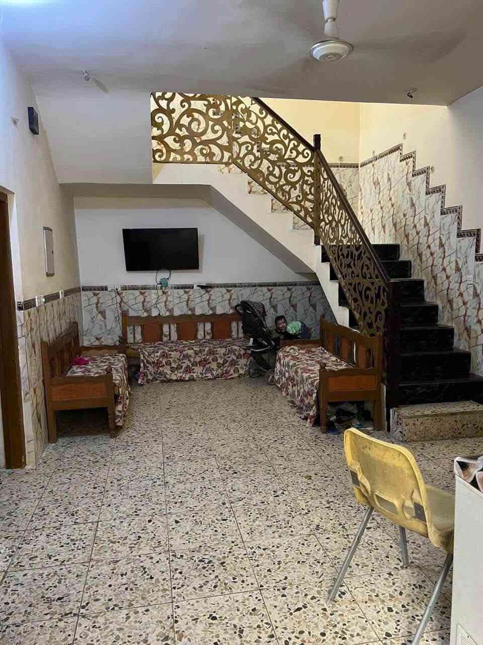 بيت للبيع في منطقه المدائن سلمان باك مساحه البيت 200متر ويحتوي علاى كراج لسياره واحده لقط وحديقه  واربع غرف نوم وصاله جاوس عدد 2 ومجمع صحيات عدد2 ويحتوي علاى صحيات خارجيه للضيوف بناء حديث واجهة البيت حجر طبيعي  صنف البيت طابو زراعي سند 25 ويحتوي علاى جميع الخدمات من الماء والتبليط والمجاري  والكهرباء والانترنت   
وبسعر مناسب جداً 

للاستفسار اكثر الاتصال ***********
