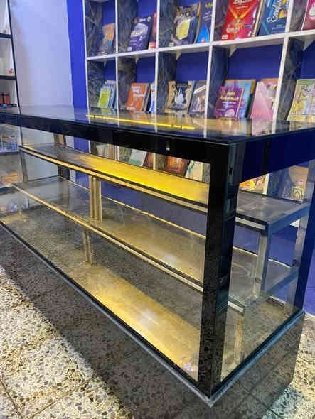 السلام عليكم عارضه كيك نضيفه وتبريد ثلج واضائه شغاله وكلش
حلوه ومرتبه بـ250 وبيها مجال 
مكاني بغداد عبيدي راسلني خاص او واتساب 
***********
