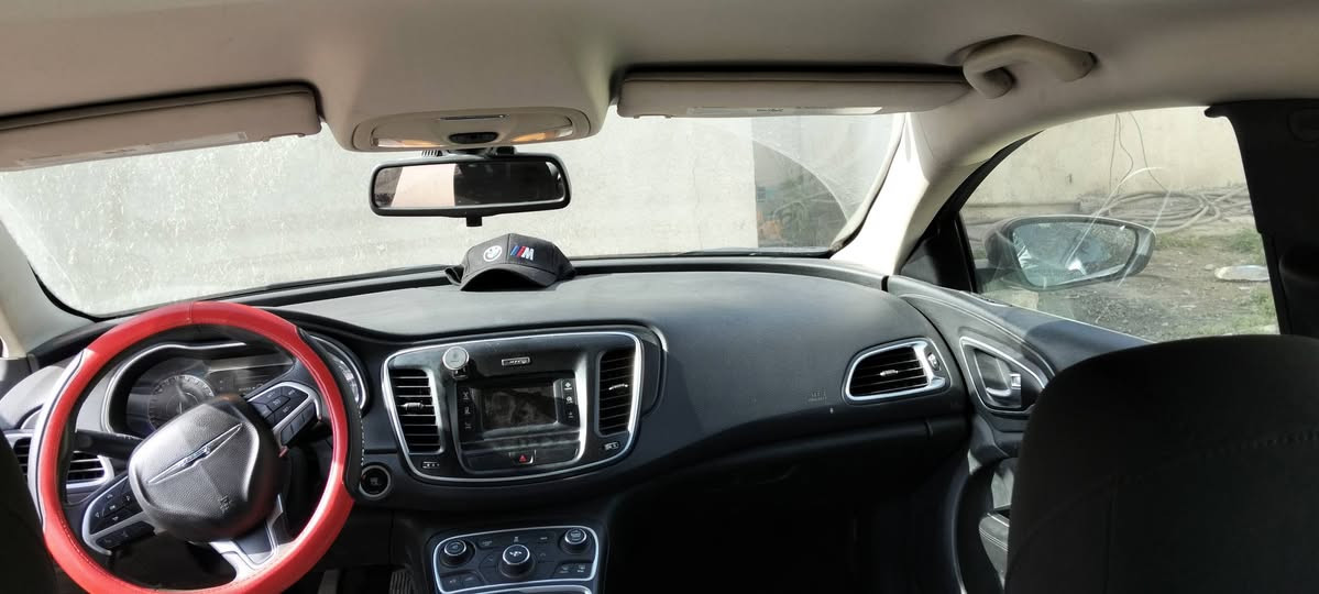 (السعر 104)السلام عليكم كرايسلر سي 200 موديل 16 بيهة صبغ باب خلفي و جاملغ خلفي بدون دواخل بدون ايرباك مكينه كير ميكانيك كهرباء مكفوله و بلاديه و ممفتوح بيهة برغي ترايهة انطيك بي دول مو محافضات  يعني اي نقص مبيهة الي يدور سياره جديده و ميفتح بنيد سعرهة 104 و بيهة مجال ماشيه 113 الف رقم اربيل باسمي هزه و سنويه جديده نص مواصفات شاشه صغيره كامره كير ماوس هاند بريد دكمه تحكم ستيرن و مثبت سرعه السياره كلوب جيك ممشتغل بيهة بس الزنون مسوي ب300 دولار مكانهة الغزاليه *********** بغداد, العراق
