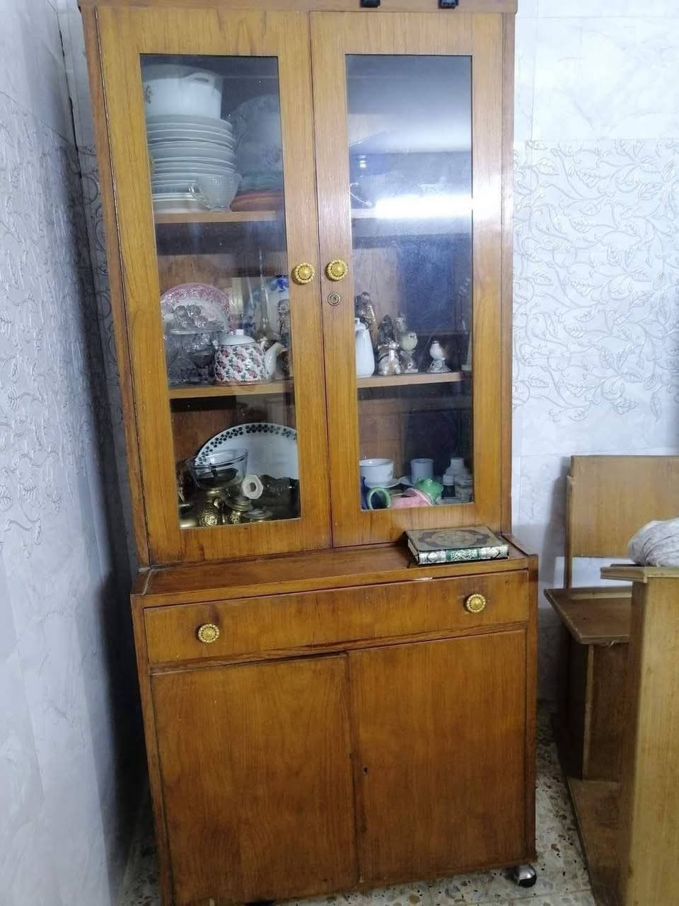 سلام عليكم غراض للبيع العنوان الغزالية شارع المشجر رقم ***********
