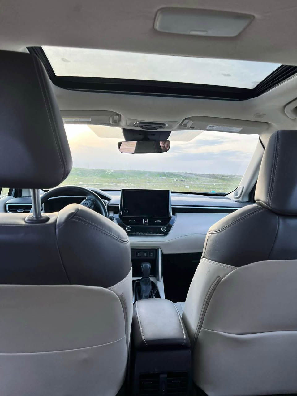 موديل 2023 
مواصفات xle 
فوول مواصفات  
فتحة سقف 
حاسات امامية خلفية 
رادارات امامي خلفي جانبي 
كشنات تدفئة 
تحكم سرعة 
تحديد مسار  
سلارة جاهزة من كل نواحي ومرقم  
بجم كبس 
ضرر فقط بابين من جهة سائق 
ماشية ٢٢ الالف
سعر 
190 وبي مجال  
للاستفسار 
*********** أربيل, العراق
