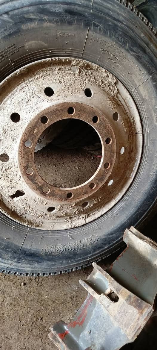 السلام عليكم يوجد ويل صاج الماني و هنكاري 16 ملم لون فضي 
المكان التاجي 
الاستفسار أو الاتصال 
***********
‏‪***********‬‏
