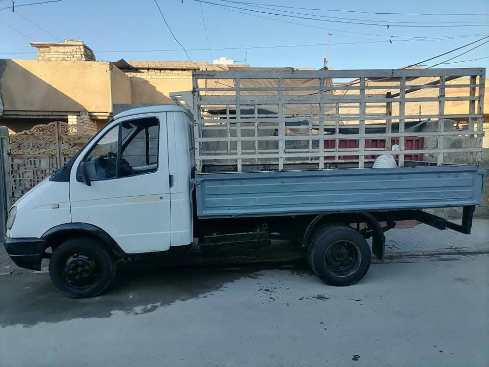 ​📣 للبيع: كازيل روسي (حمل) - دبل شاصي وشغالة توب
السيارة نظيفة وجاهزة للشغل، ومواصفاتها كالتالي:

​المحرك: بنكو 3000 (كاز Diesel) - محرك جديد وبقوة ممتازة.

​الشاصي: دبل شاصي (قوة ومتانة للأحمال الثقيلة).

​الوقود: حصة كاز يومية ثابتة (40 لتر).

​الإطارات: نسبة النظافة 75% (حالة جيدة جداً).

​📄 الموقف القانوني (صافية 100%):

​التحويل: تحويل مباشر وبدون أي تأخير.

​السنوية: نافذة (تنتهي نهاية هذه السنة).

​الغرامات والضريبة: السيارة ما عليها أي غرامة ولا ضريبة (براءة ذمة كاملة).

​🔧 ملاحظة الأمانة:

​السيارة شغالة وما بيها أي نقص ميكانيكي عدا "الجعمقة" (تحتاج تجفيت أو تبديل حسب رغبة المشتري)، وتم مراعاة هذا الشيء بالسعر.

​📍 المكان: [بغداد الحسينيه الراشديه]

💰 السعر: [35] وبيه مجال للشراي

📞 للتواصل: [***********]
