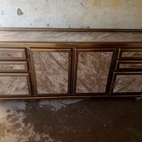 كاونتر للبيع نضيف السعر 110الف   07510429818