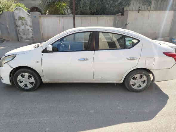 سني هندي موديل 2020 
حادثها باب خلفي 
السياره بيها ضربات او طخات خفيفه بارد 
ماشيه 127
السعر 90 
***********
