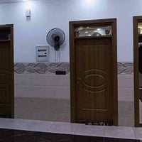 عمارة للبيع • ٢٥٣م • بيت+٣محلات+٣شقق