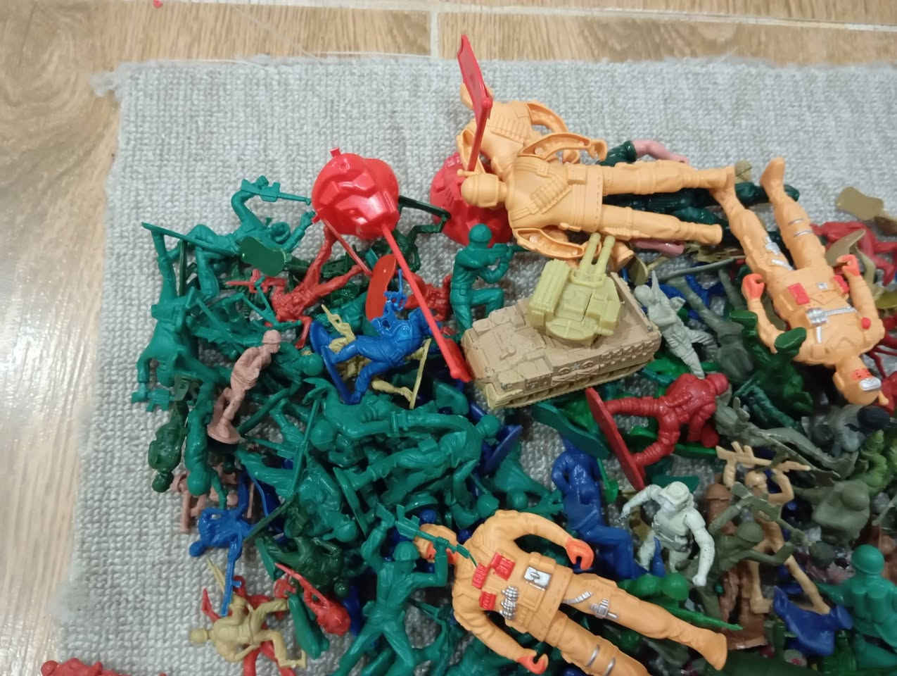 ١٢٠ قطعة للبيع و التوصيل موجود سعر ١٠ الاف


**إذا كنت صاحب هذا الإعلان وتريد حذفه لأي سبب، رجاءا أرسل رسالة إلى الدعم الفني**