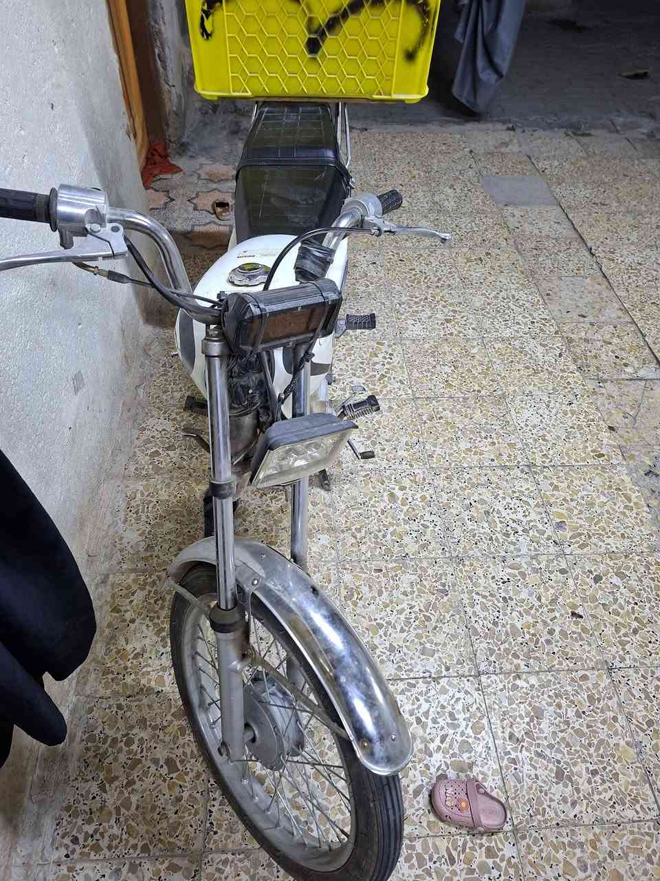 دراجه حلوة ابيع بس تنغسل وهاي هي ادوات لاتسالني اوراق سنويه ماكو سعر ٤٠٠الف ت ***********
