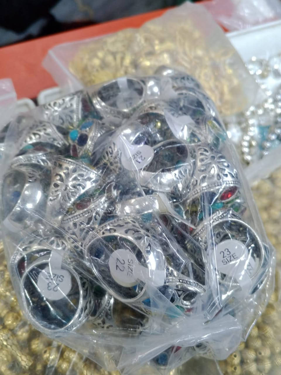 محابس انتمون ٧ شذرات ثابت الطلاء سعره المحبس ١٠٠٠ دينار جمله فقط لصحاب البيجات لناس على باب الله الفحص أمام المندوب يوجد توصيل لجميع المحافظات رقم الحجز الواتساب ***********
