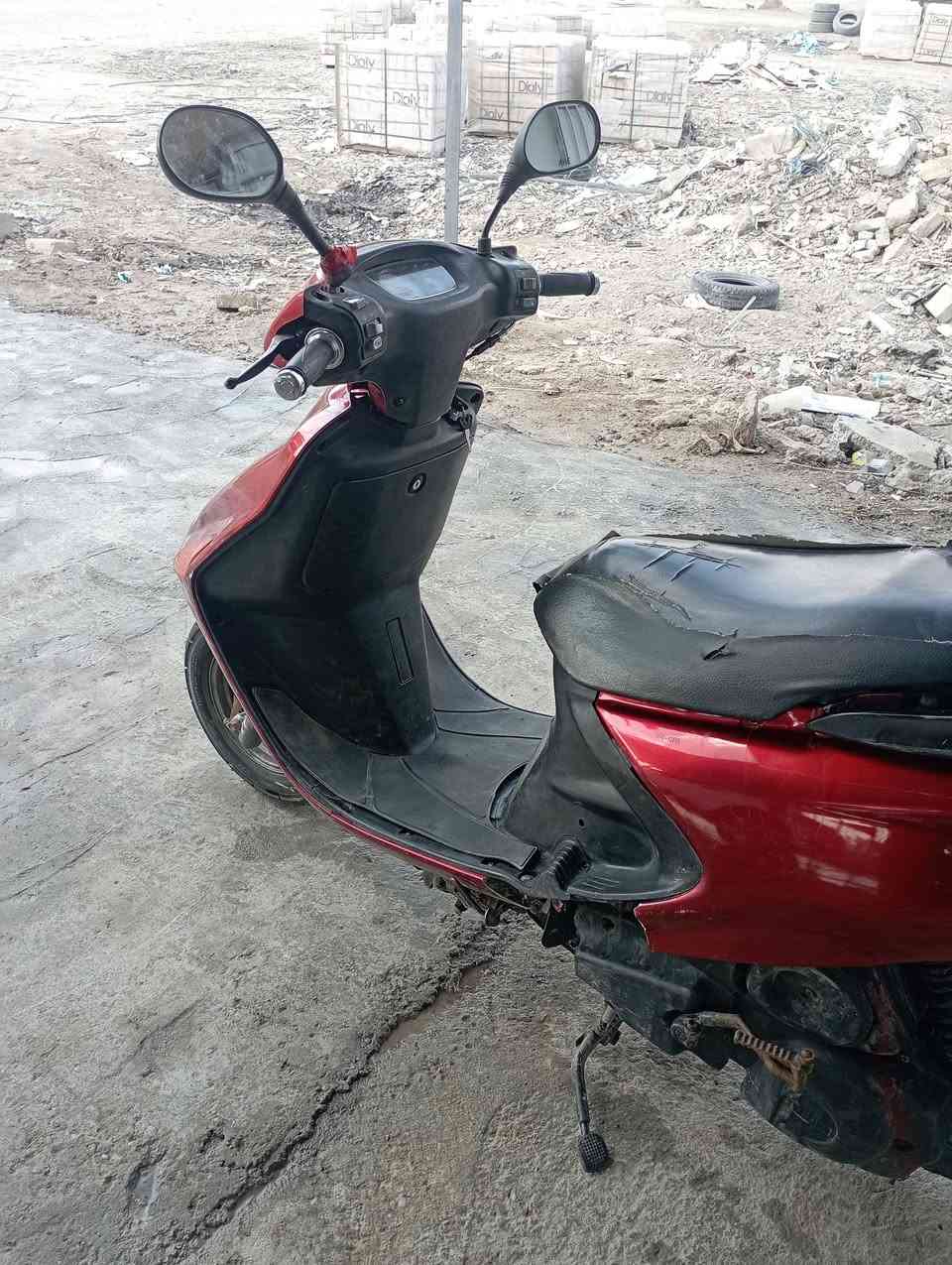 السلام عليكم دراجه فراشه للبيع دراجه جديده ما عوزه برغي كهربائيات كلها شغاله سلف  هندر محرك شلعه ومعدل ونعومه دراجه نضيفه السعر 350وبيه مجال للشراي مكاني بابل الحمزة الغربي للاستفسار ***********
