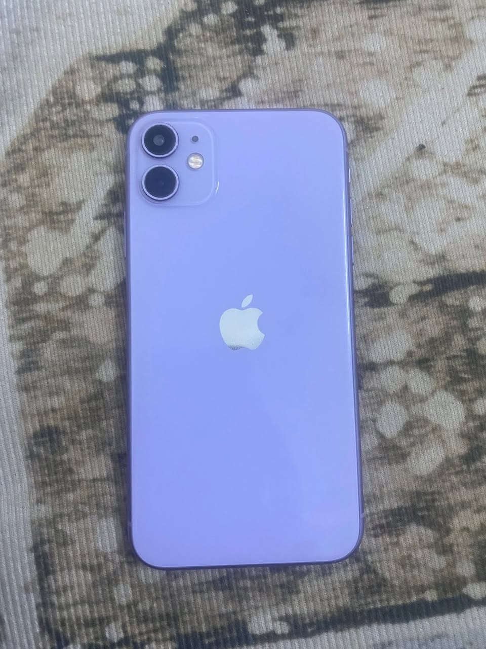 السلام عليكم أيفون ١١عادي بطاريه ٧٧ذاكره ٦٤ بي فطر خفيف بل شاشه ممأثر ب ٢٠٠ وبي مجال ***********

