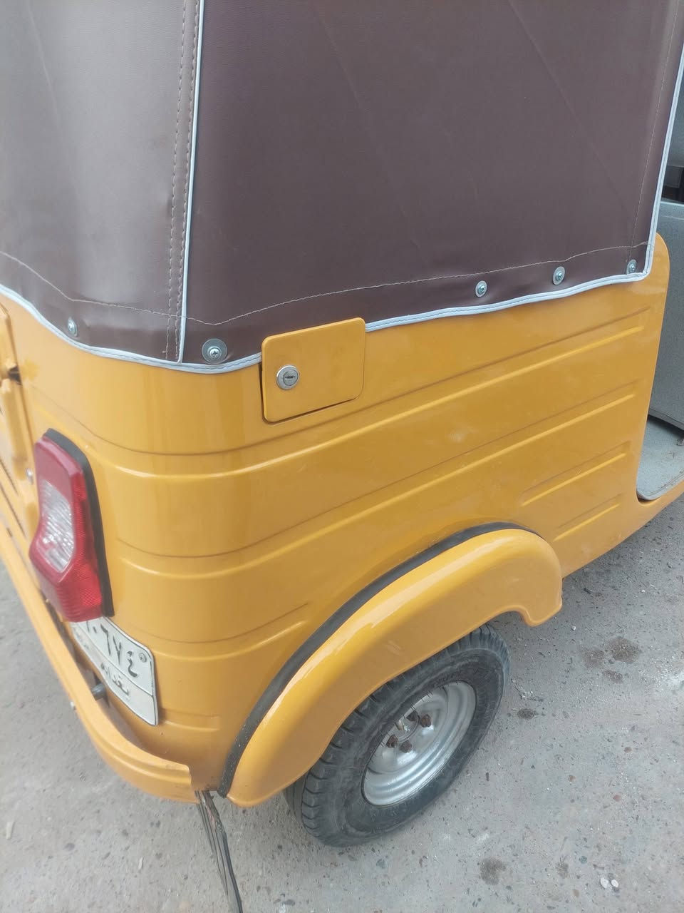 سلام عليكم تكتك 20 مصبوغة عام جمالية تكتك كاملة مكينة تجفيت جديد شركة ب6250 وبيها مجال حك الجية رقم بغداد ***********
