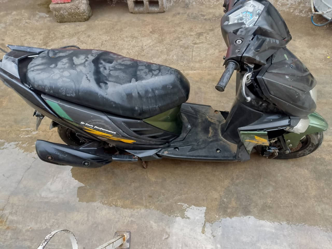 سلام عليكم دراجة للبيع zr 2018 
كوم حديد  دراجة طافيه تجي تجيب سيارة تحمله وتاخذه 
المكان بغداد الكريعات الاستفسار على الرقم *********** السعر مناسب اليجي عليه ميرجع فارغ
