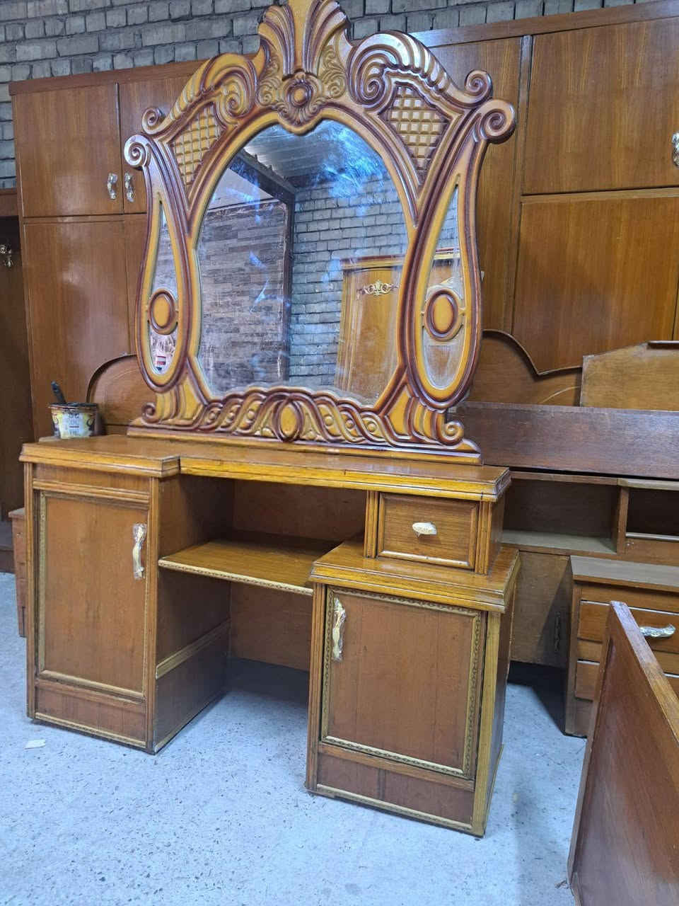 للبيع غرفه صاج الحديثه كنتورها ابو ٥ ابواب وملحق طبها كل باب مستقل عن الثاني المرغوبه الظهر جرجوبه براغي غرفه اخت الجديد كامله وجاهزة من الصبغ للمفتاح فول نظافه السعر ٥٠٠ الف مكانها بغداد  اكو توصيل بكروة


**إذا كنت صاحب هذا الإعلان وتريد حذفه لأي سبب، رجاءا أرسل رسالة إلى الدعم الفني**
