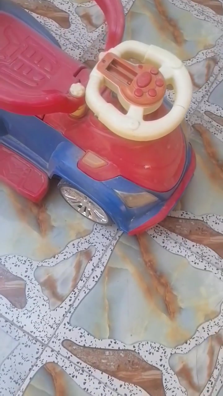 سياره أطفال ٢٠قفل
العربانه أطفال ١٠ الف قفل بس تحتاج  حديده بل ضهر لحيم وغسل فقط


**إذا كنت صاحب هذا الإعلان وتريد حذفه لأي سبب، رجاءا أرسل رسالة إلى الدعم الفني**