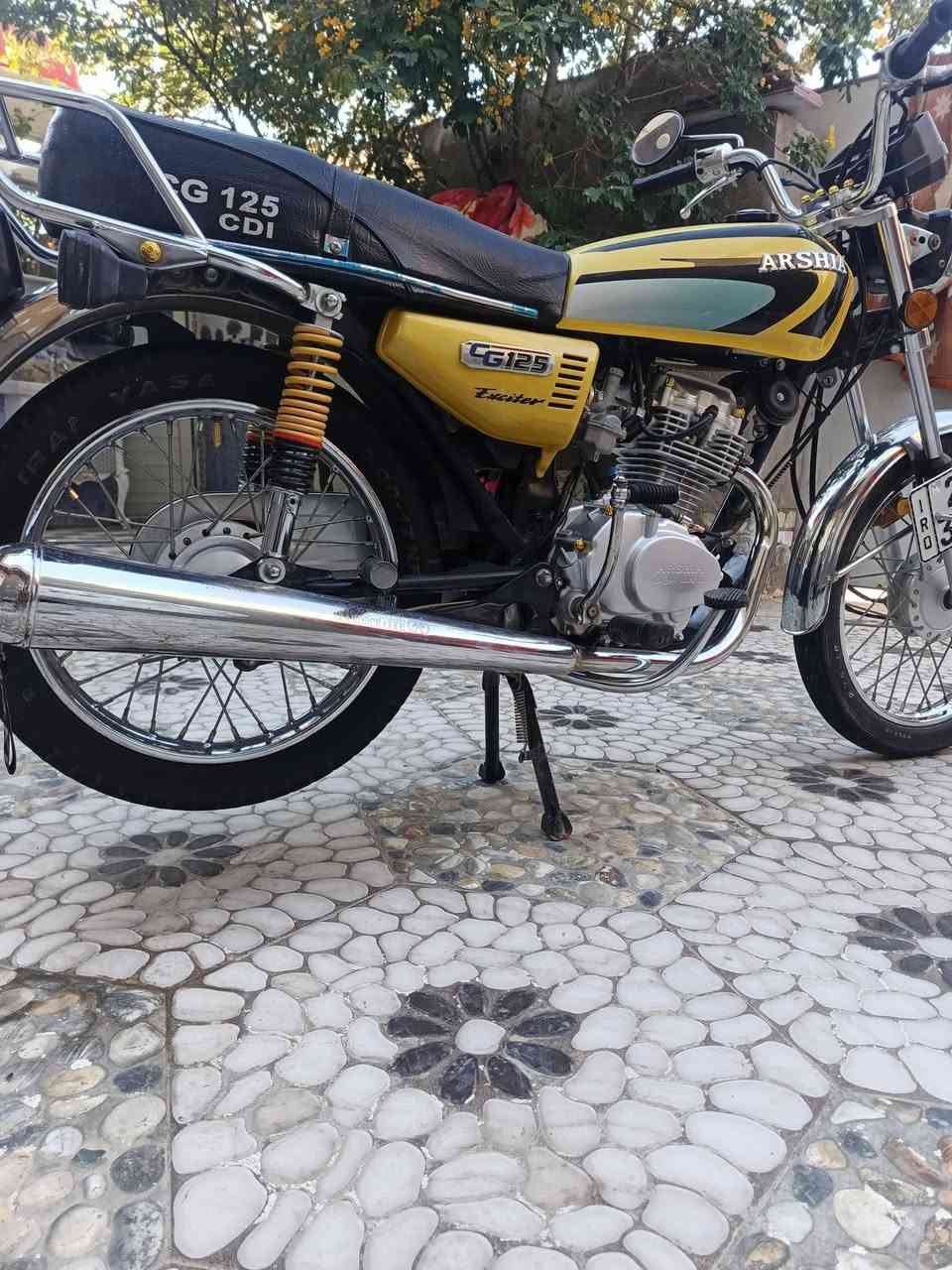 للبيع ارشه موديل 2023 طالعه بال 2024 رقم انكليزي تحويل ثاني يوم مكان نعمانيه السعر 1300وبيه مجال لشراي اذا مو شراي لتعبني الدراجه ماشيه 6,400تقريبان يعني مو كلش دقيق ادراجه نضيفه ومحركه ما ملعون بي ليت زنون رقم بس واتساب *********** 🤍
